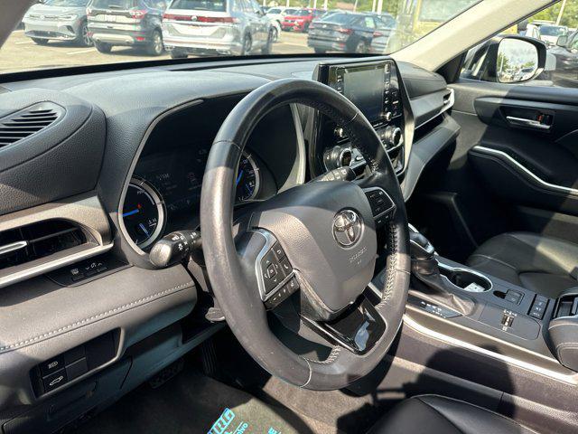 used 2020 Toyota Highlander Hybrid car, priced at $33,641