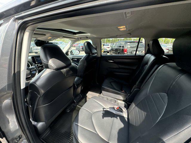 used 2020 Toyota Highlander Hybrid car, priced at $33,641