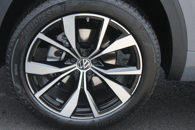 new 2024 Volkswagen Atlas Cross Sport car, priced at $51,194