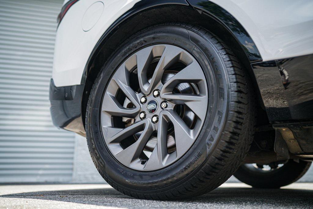 used 2021 Land Rover Discovery car, priced at $32,592