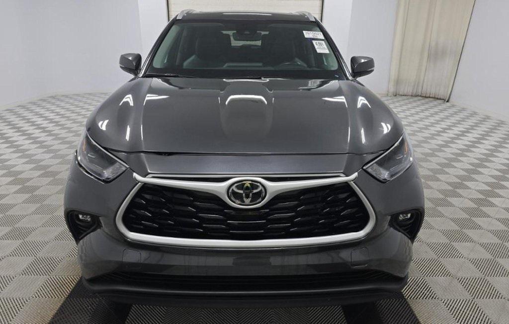 used 2024 Toyota Highlander car, priced at $40,997