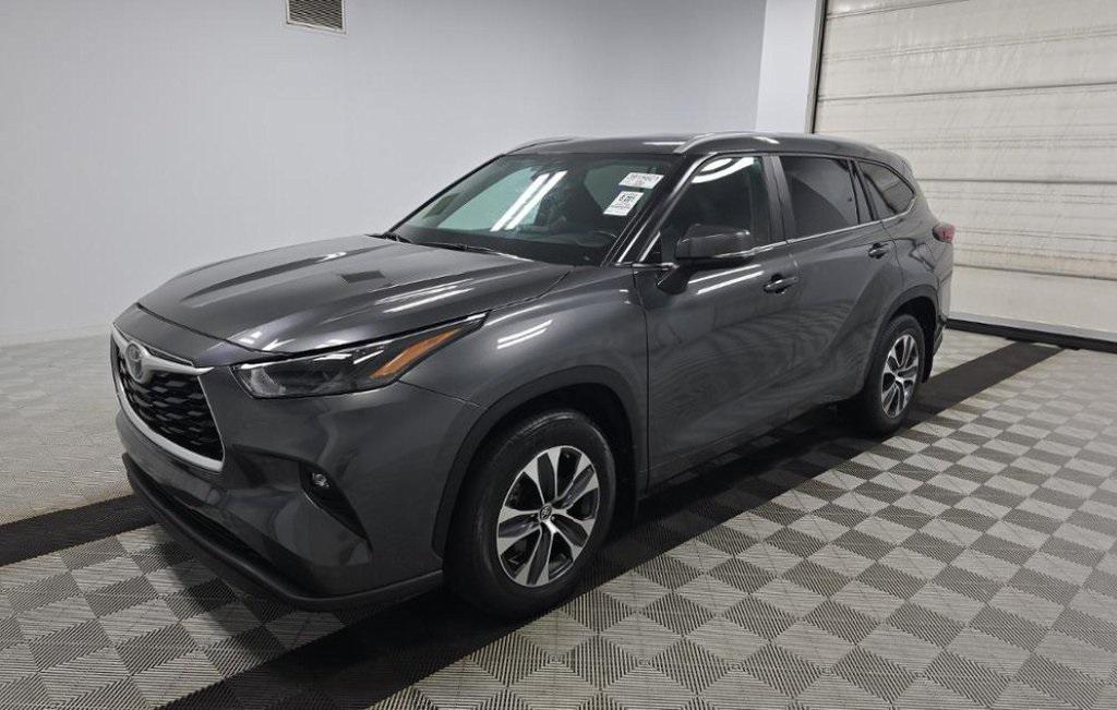 used 2024 Toyota Highlander car, priced at $40,997