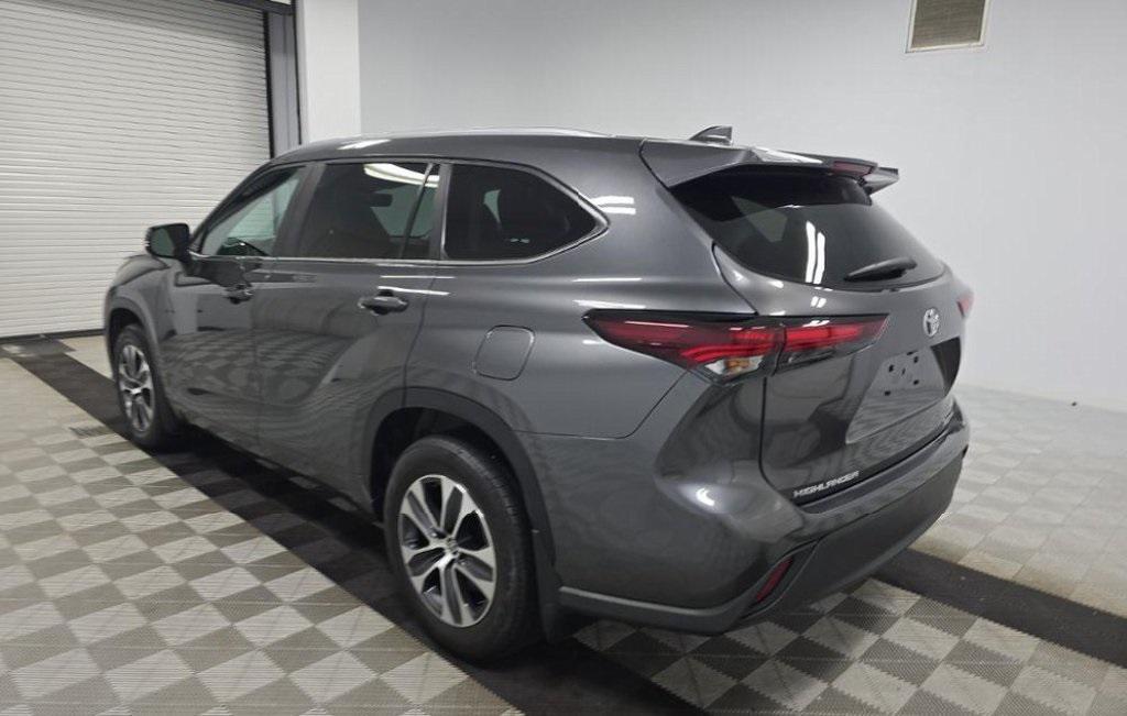 used 2024 Toyota Highlander car, priced at $40,997