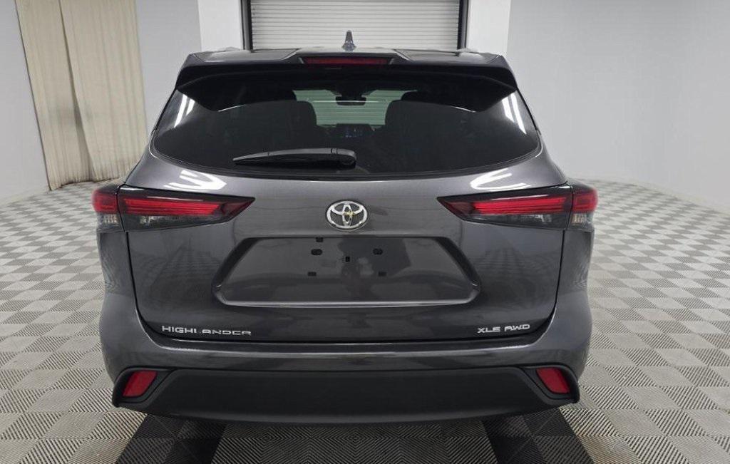 used 2024 Toyota Highlander car, priced at $40,997
