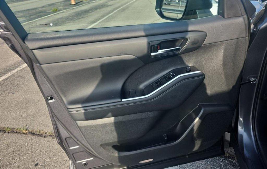 used 2024 Toyota Highlander car, priced at $40,997