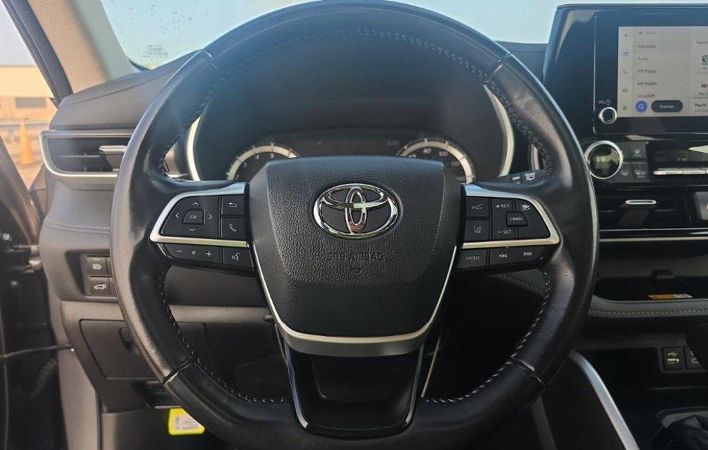 used 2024 Toyota Highlander car, priced at $40,997