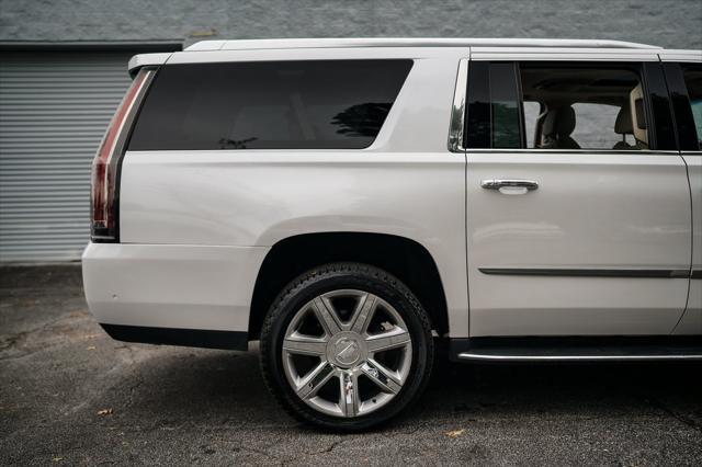 used 2020 Cadillac Escalade ESV car, priced at $41,995