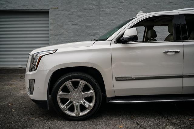 used 2020 Cadillac Escalade ESV car, priced at $41,995