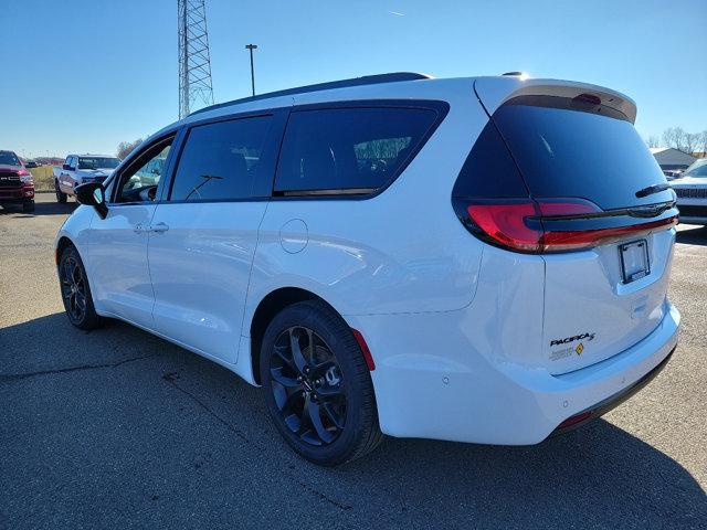 new 2024 Chrysler Pacifica car, priced at $49,680