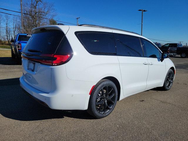 new 2024 Chrysler Pacifica car, priced at $49,680