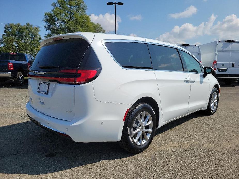 used 2023 Chrysler Pacifica car, priced at $37,687