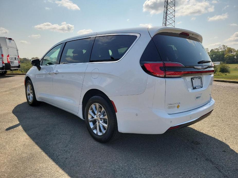 used 2023 Chrysler Pacifica car, priced at $37,687