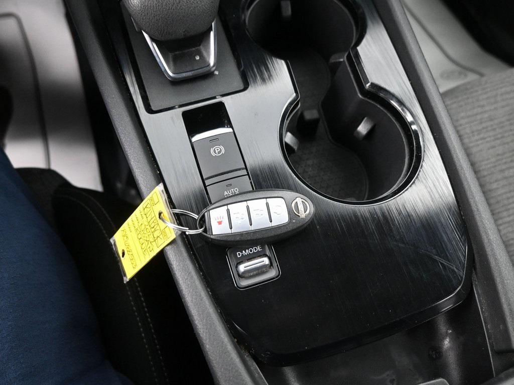 used 2022 Nissan Rogue car, priced at $18,999