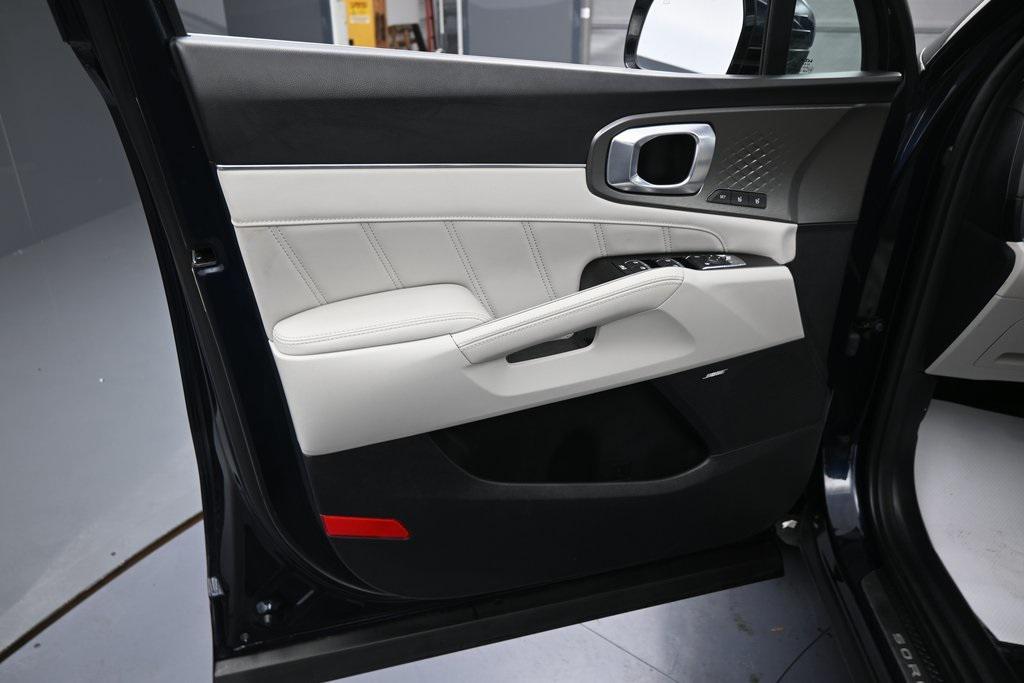 used 2023 Kia Sorento Plug-In Hybrid car, priced at $29,999