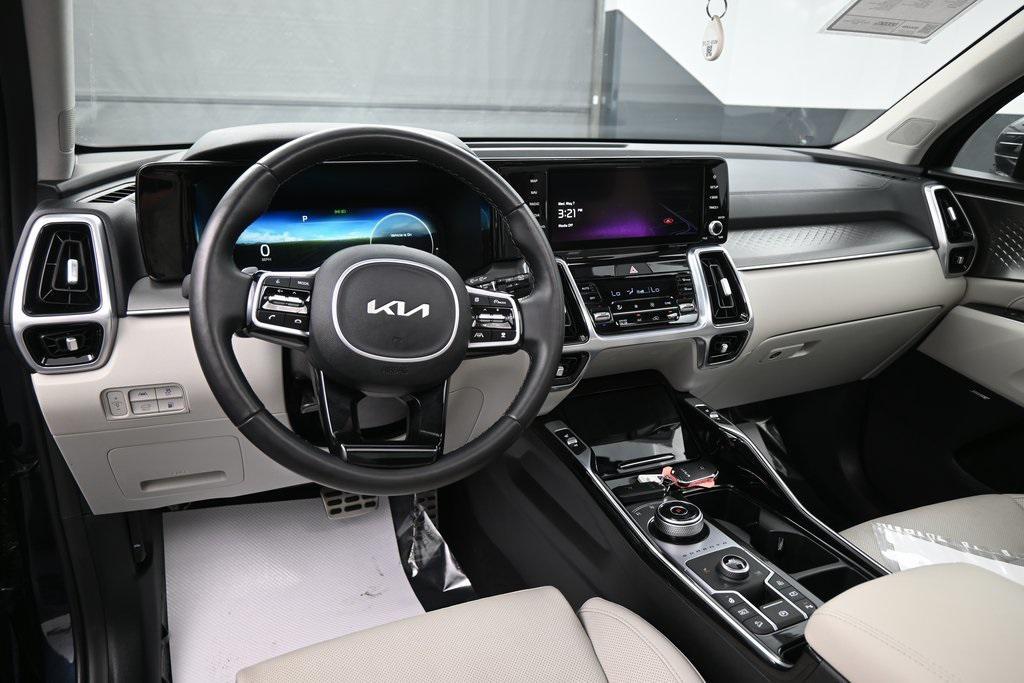 used 2023 Kia Sorento Plug-In Hybrid car, priced at $29,999