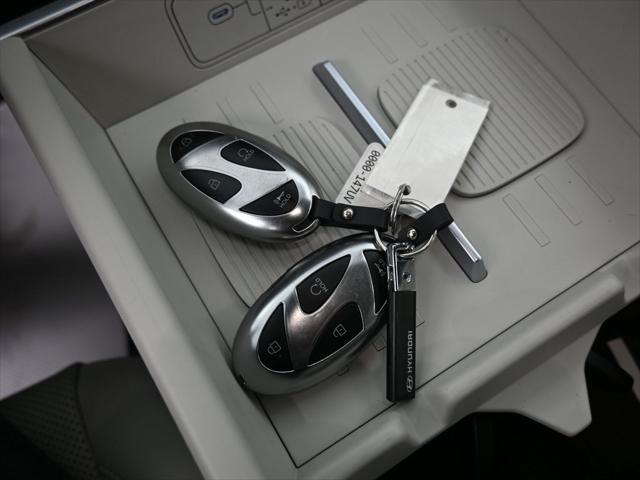 used 2024 Hyundai Santa Fe car, priced at $27,999