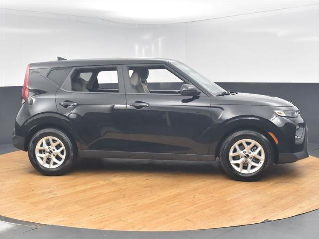 used 2022 Kia Soul car, priced at $15,999