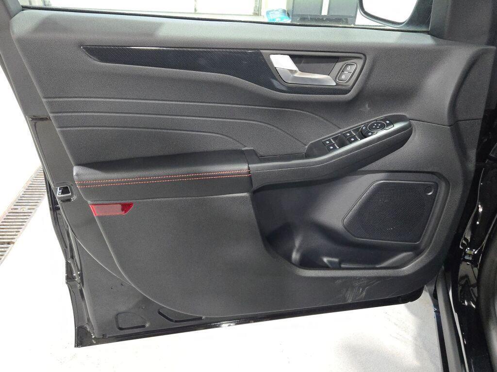 new 2025 Ford Escape car, priced at $30,936