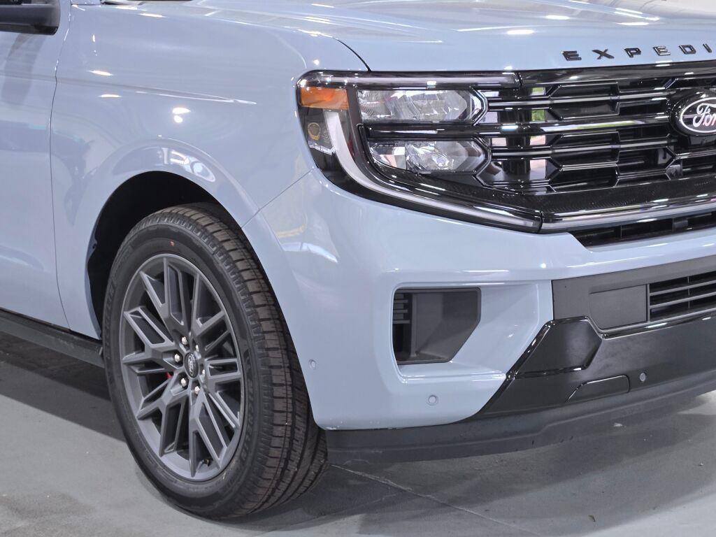 new 2025 Ford Expedition car, priced at $83,430