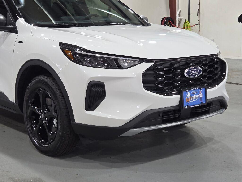 new 2025 Ford Escape car, priced at $33,495