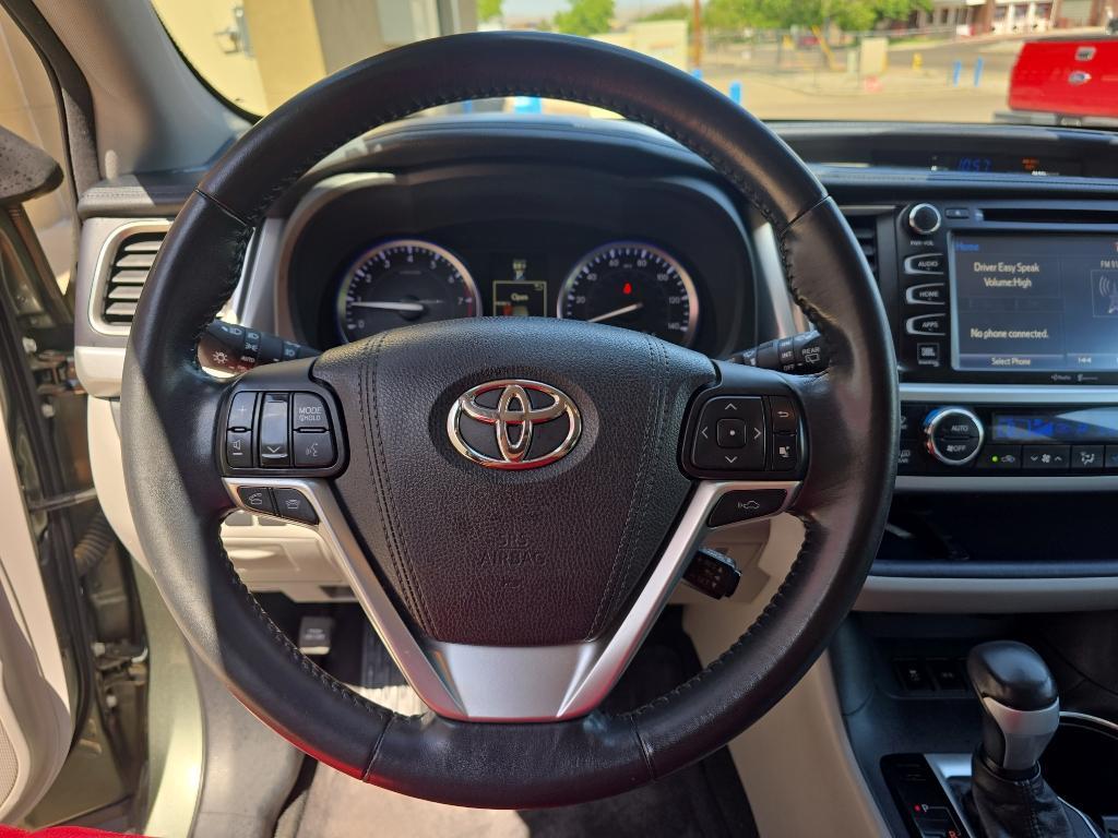used 2015 Toyota Highlander car, priced at $19,840