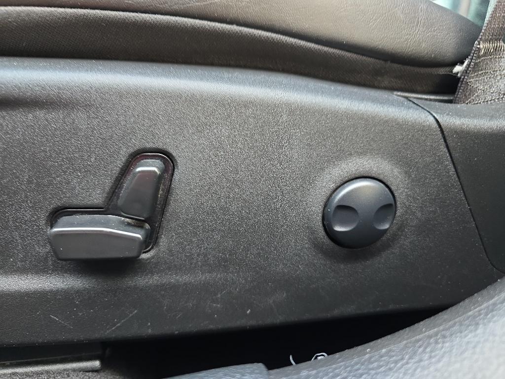 used 2023 Chrysler 300 car, priced at $25,995