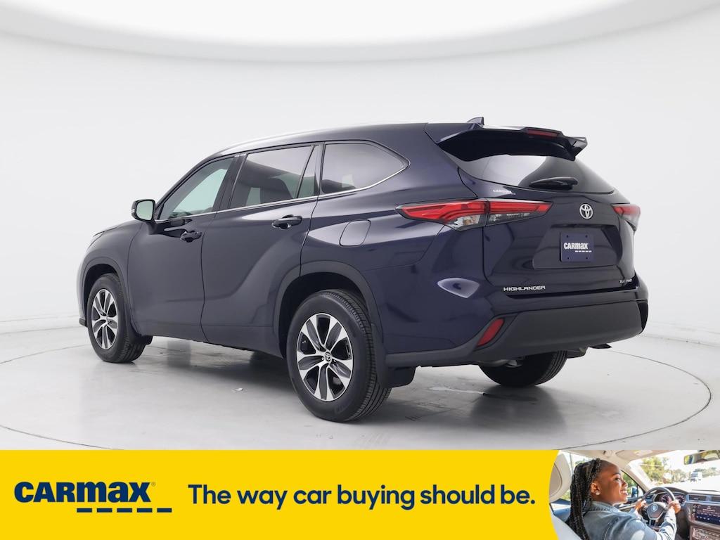used 2022 Toyota Highlander car, priced at $41,998