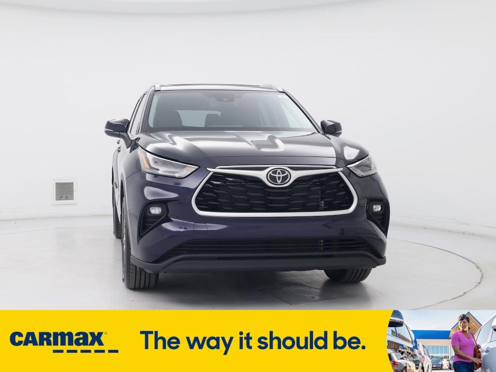 used 2022 Toyota Highlander car, priced at $41,998