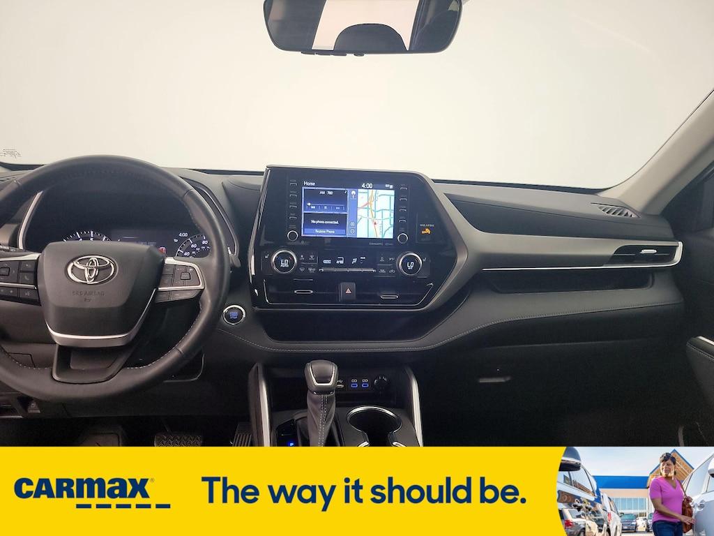 used 2022 Toyota Highlander car, priced at $41,998