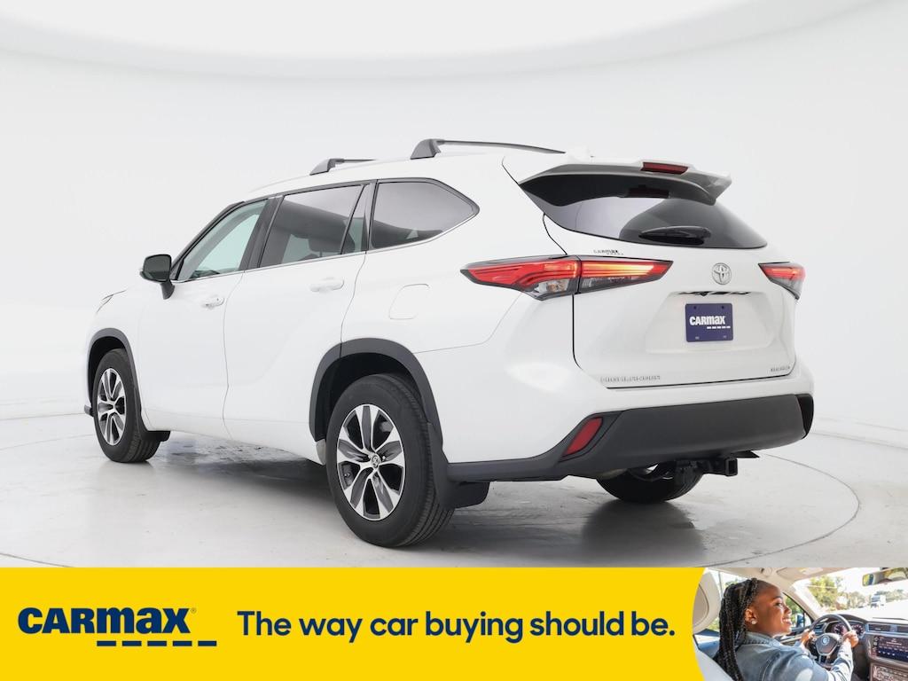 used 2022 Toyota Highlander car, priced at $37,998