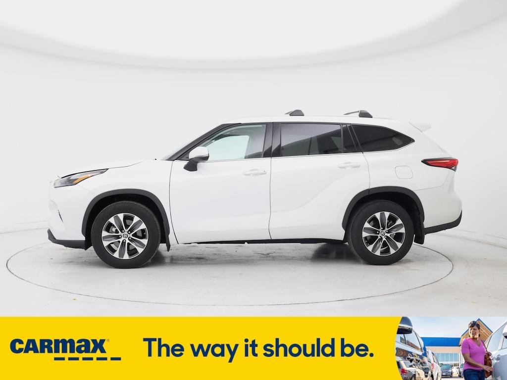 used 2022 Toyota Highlander car, priced at $37,998