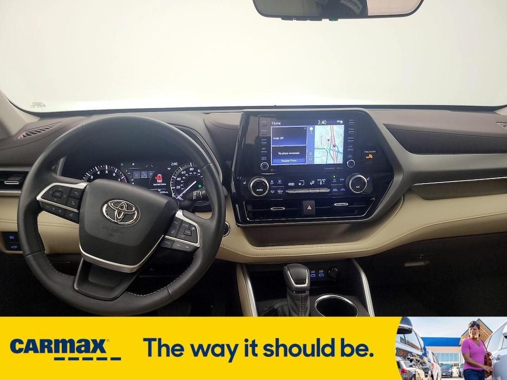 used 2022 Toyota Highlander car, priced at $37,998