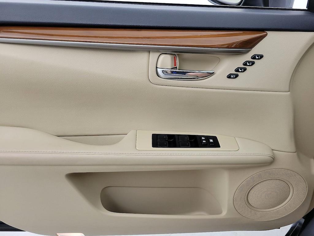 used 2014 Lexus ES 300h car, priced at $15,998