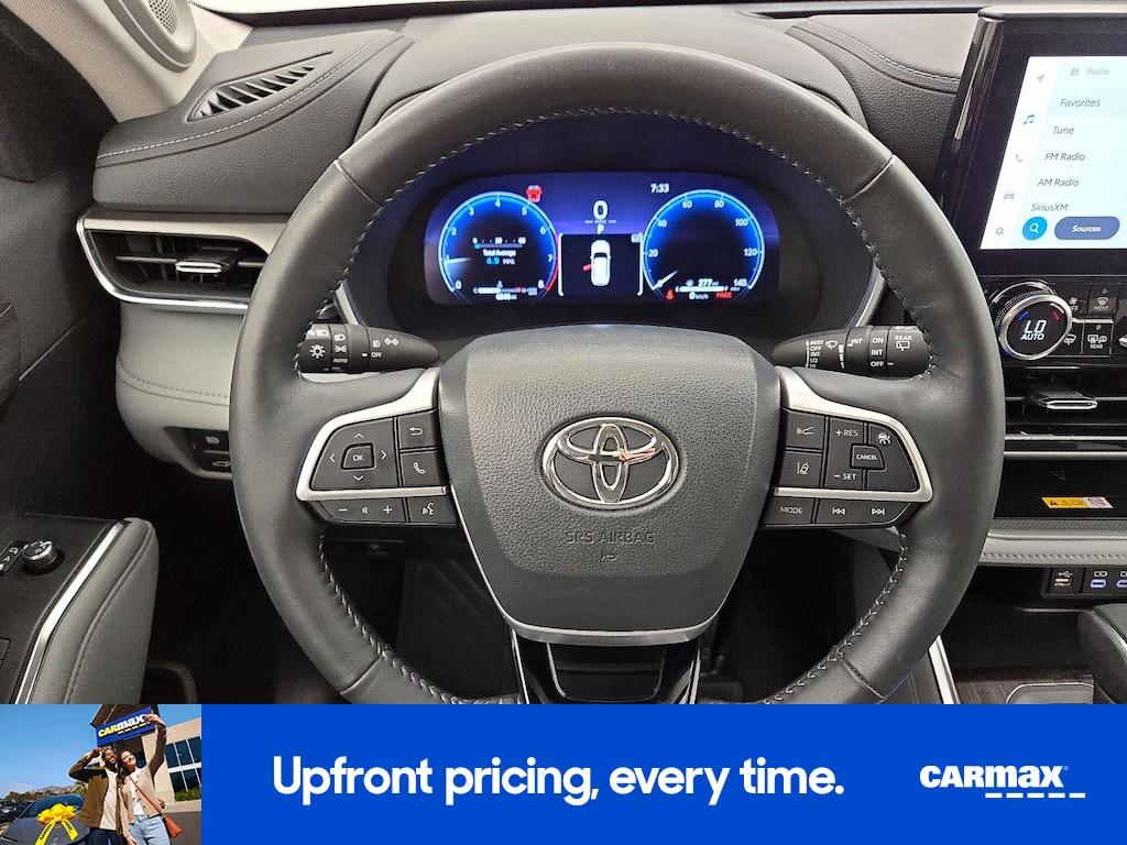used 2023 Toyota Highlander car, priced at $44,998