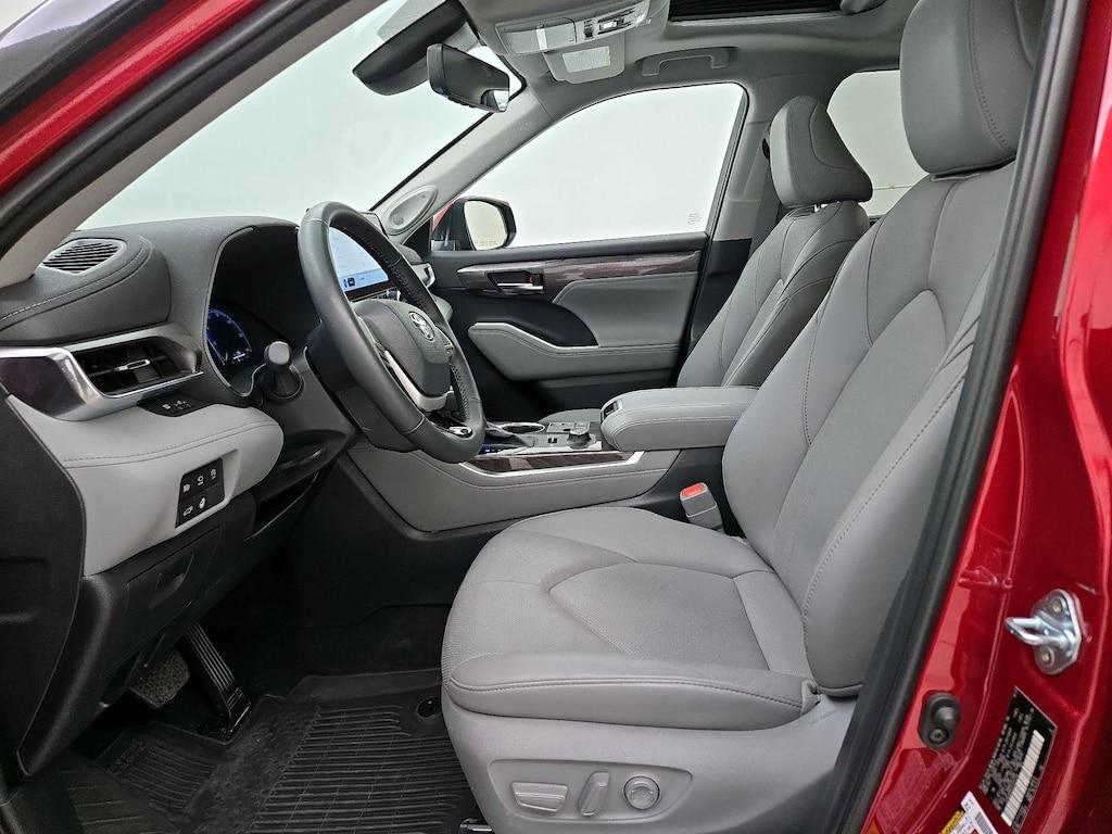 used 2023 Toyota Highlander car, priced at $44,998