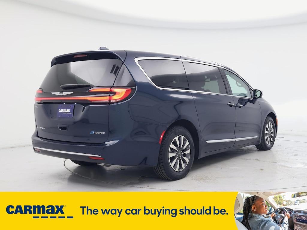 used 2022 Chrysler Pacifica Hybrid car, priced at $33,998