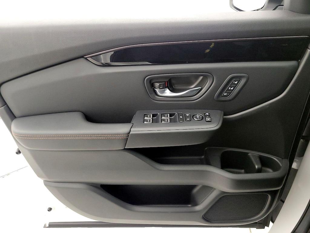 used 2025 Honda Pilot car, priced at $50,998