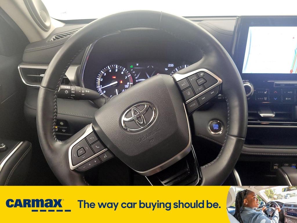 used 2022 Toyota Highlander car, priced at $45,998