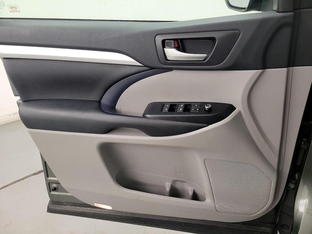 used 2019 Toyota Highlander car, priced at $31,998