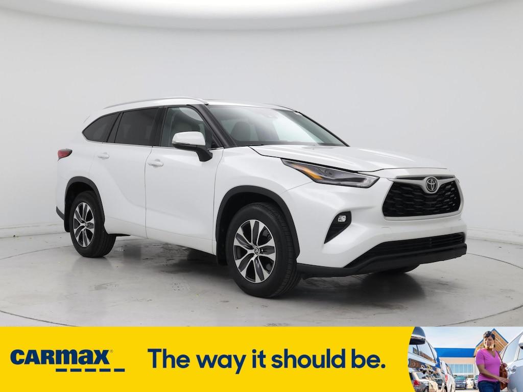 used 2022 Toyota Highlander car, priced at $39,998