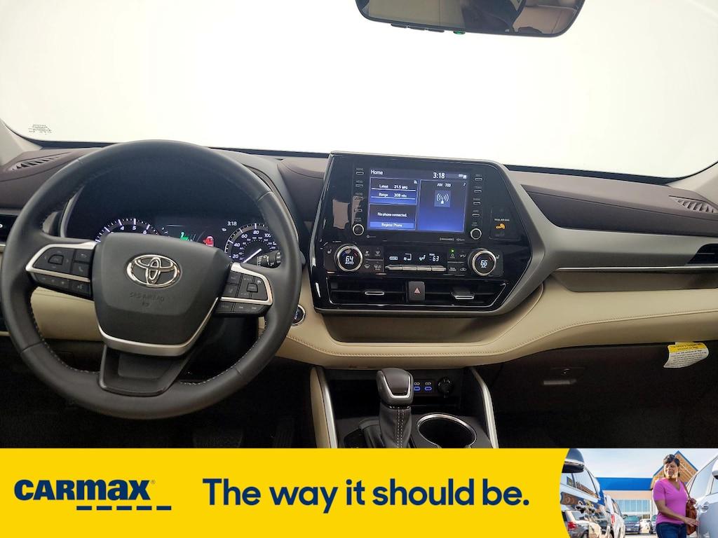 used 2022 Toyota Highlander car, priced at $39,998
