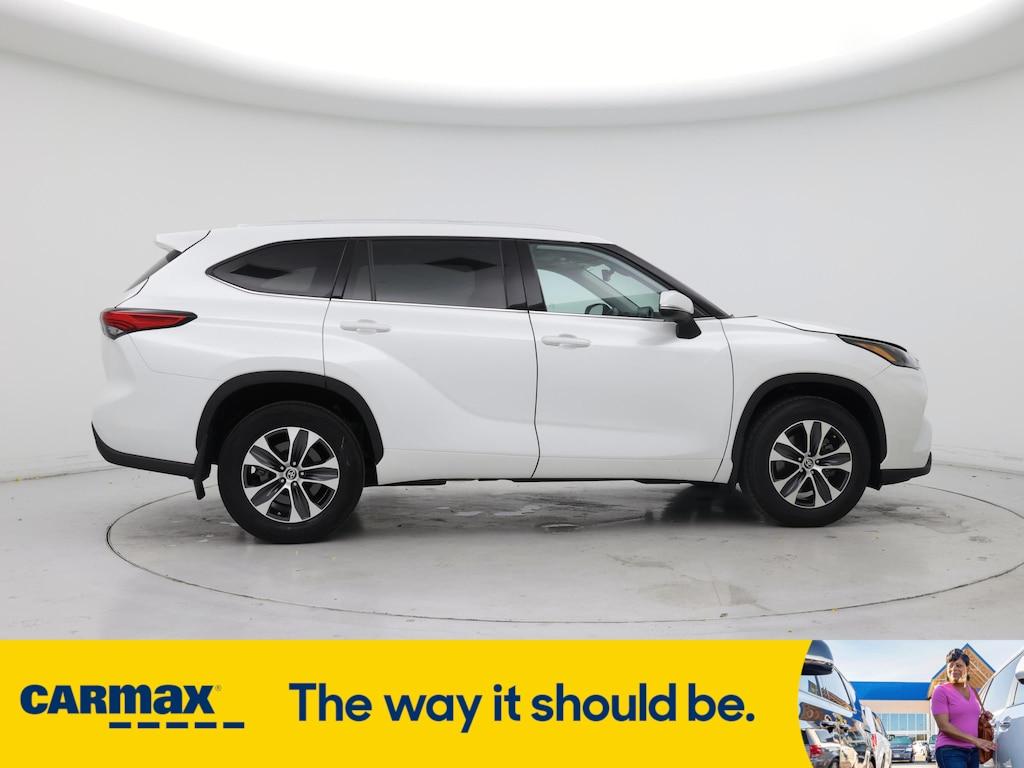 used 2022 Toyota Highlander car, priced at $39,998