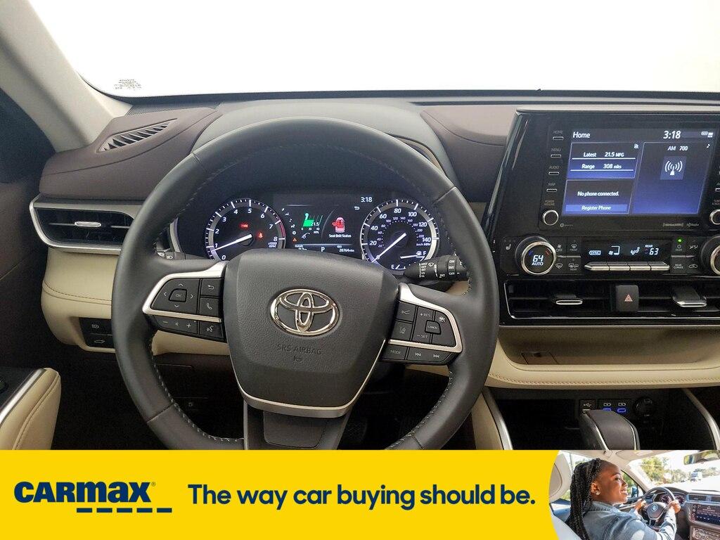 used 2022 Toyota Highlander car, priced at $39,998