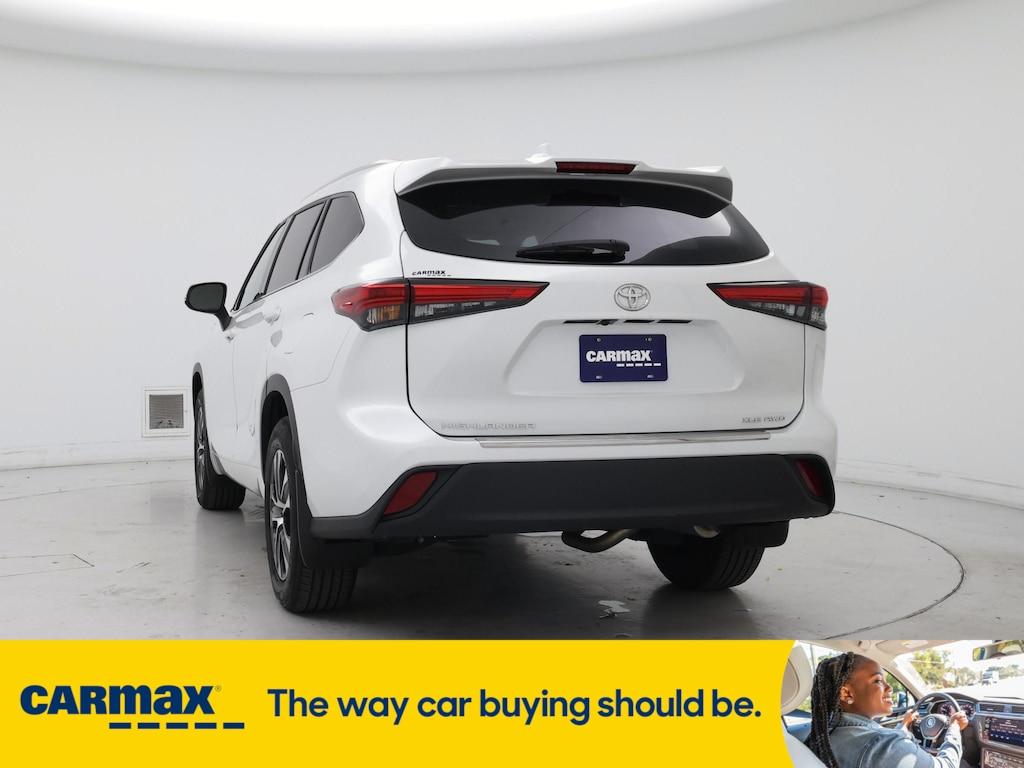 used 2022 Toyota Highlander car, priced at $39,998