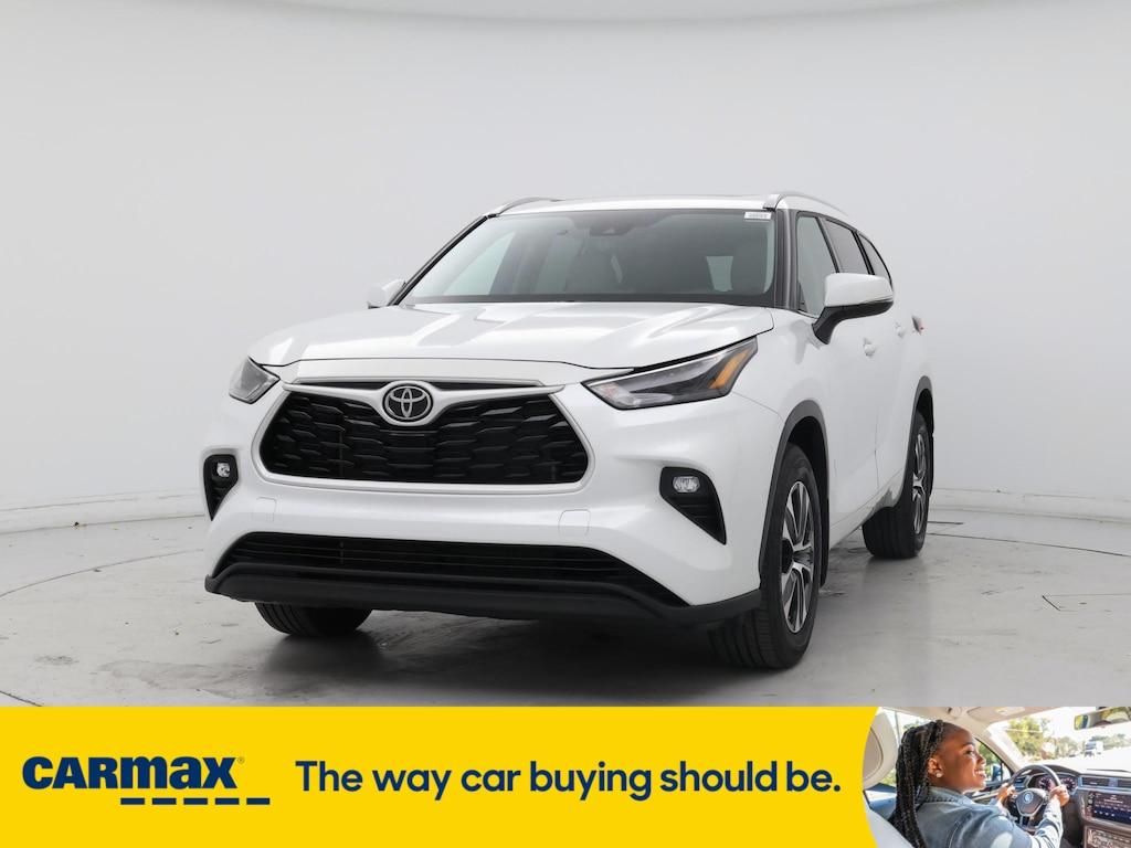 used 2022 Toyota Highlander car, priced at $39,998