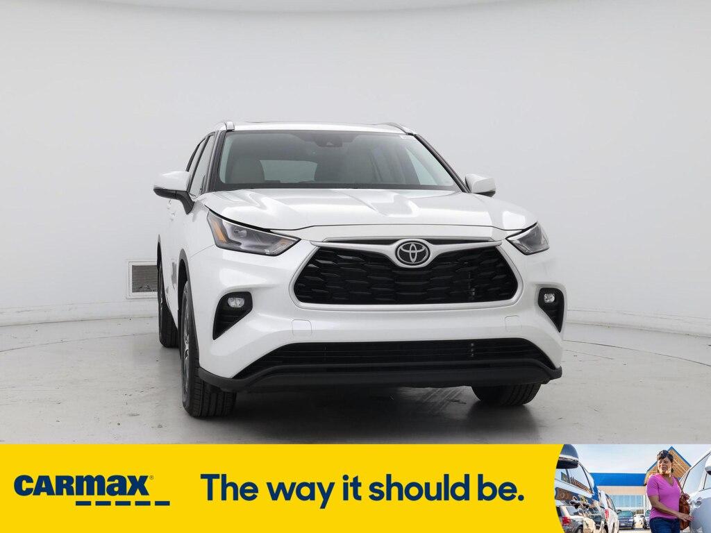 used 2022 Toyota Highlander car, priced at $39,998