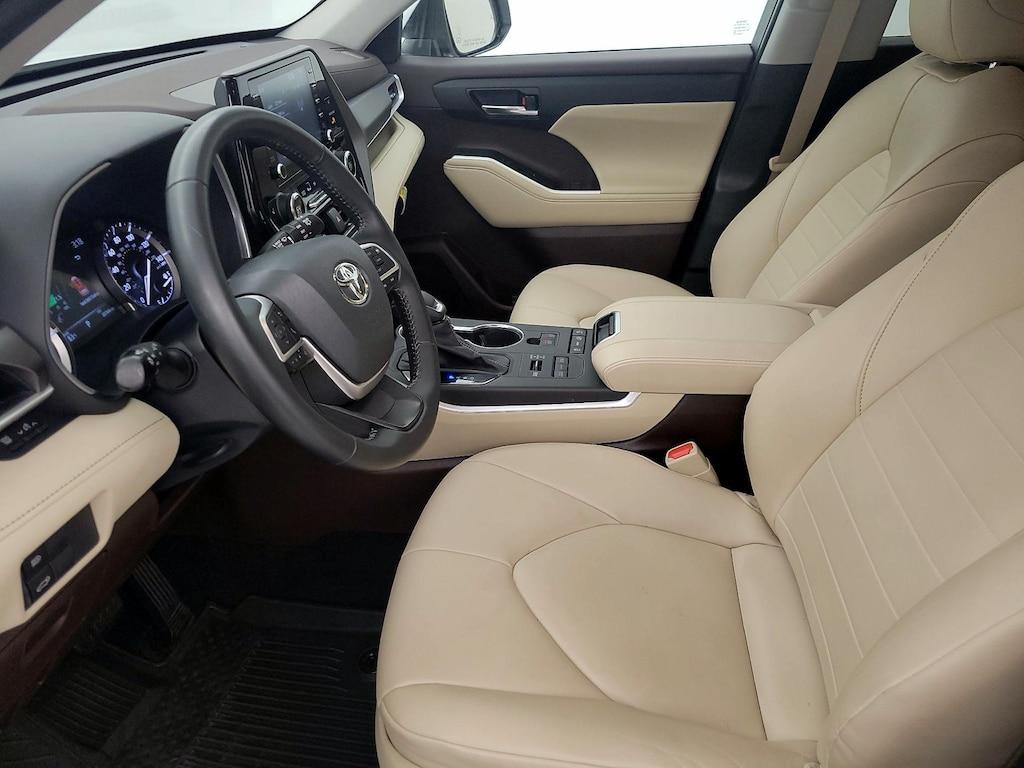 used 2022 Toyota Highlander car, priced at $39,998