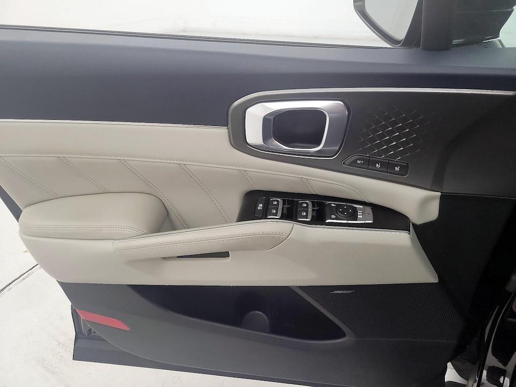 used 2022 Kia Sorento Plug-In Hybrid car, priced at $32,998