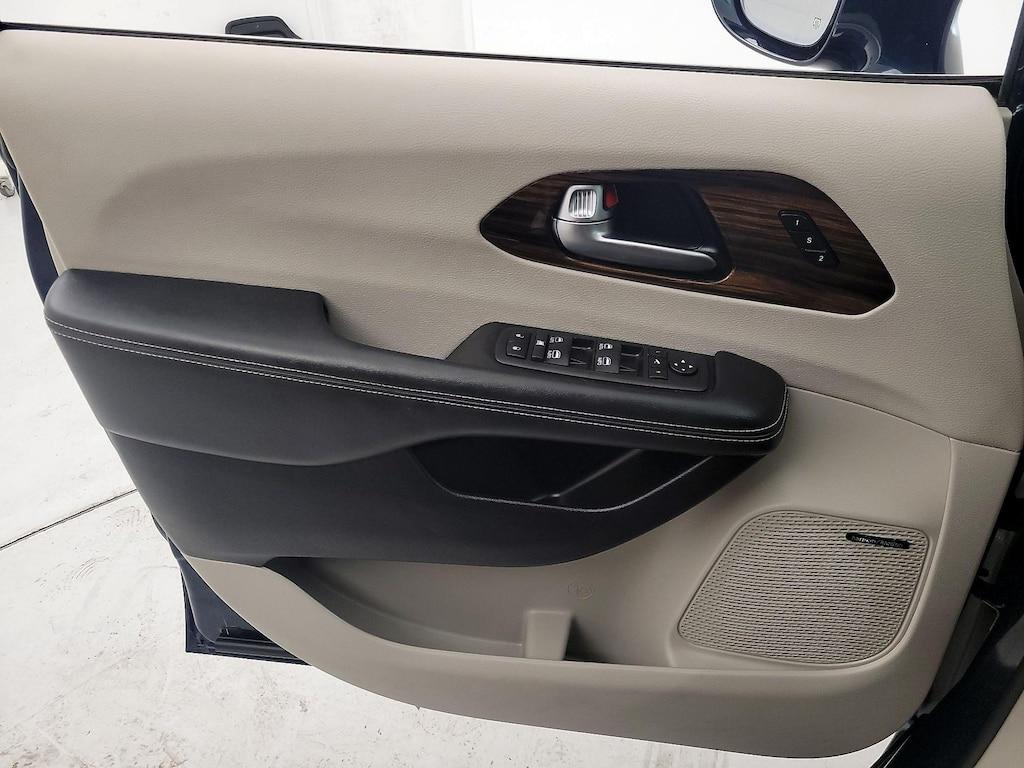 used 2021 Chrysler Pacifica car, priced at $35,998