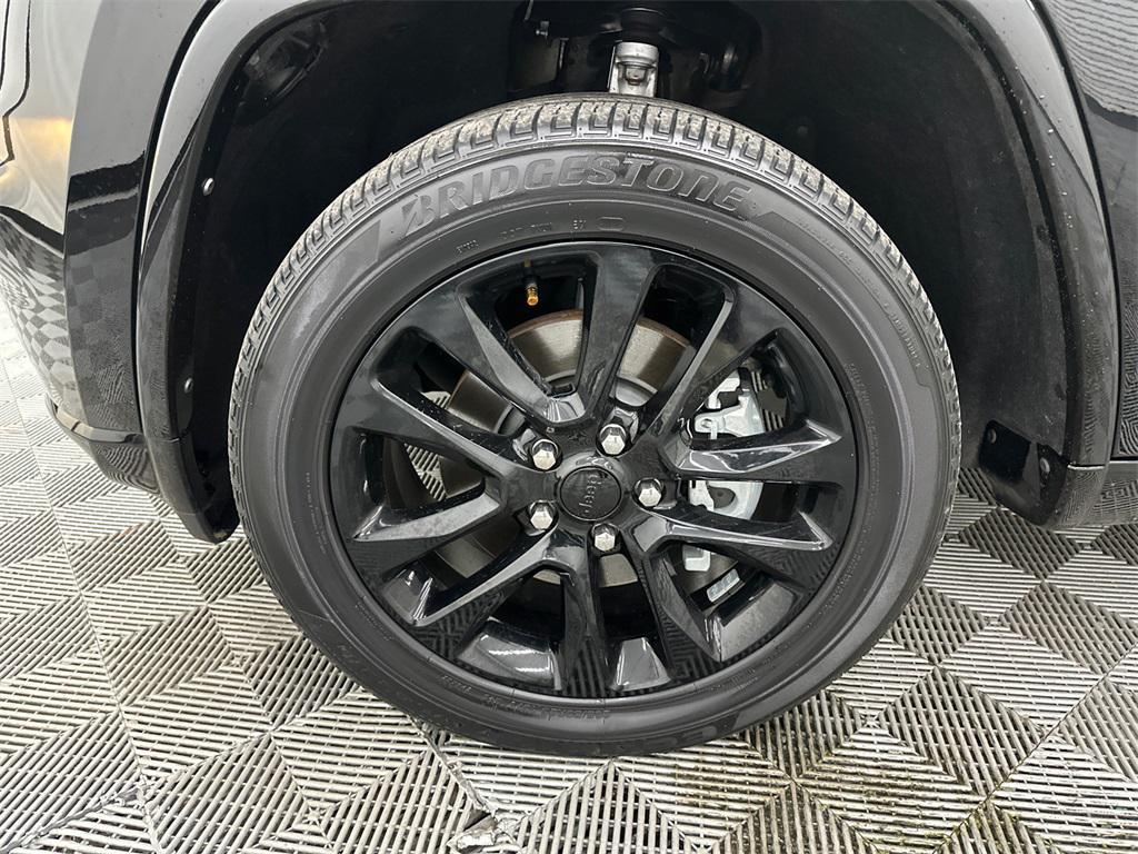 used 2022 Jeep Grand Cherokee car, priced at $25,997